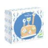 Djeco DJ06105 - Baby Blanc - BabyPopi -Petit Monde Soldes djeco dj06105 baby blanc babypopi 1600