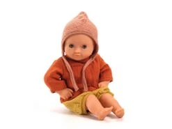Djeco DJ07896 - Pomea -Vêtements De Poupées - Mandarine -Petit Monde Soldes djeco dj07896 pomea vetements de poupees mandarine 1600 1